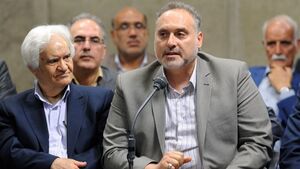 افشین علا «ما با توایم» را در پی سخنان دیشب رهبر انقلاب سرود