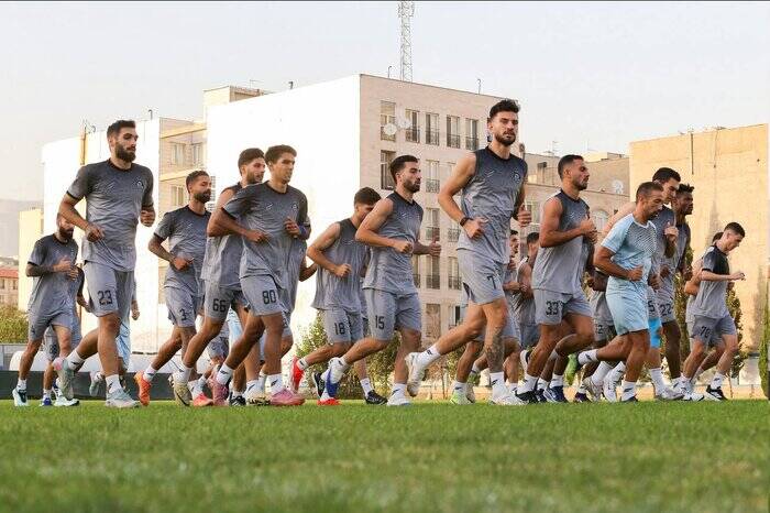 ورمزیار: استقلال باید به سه مدافع بازی کند نه چهار مدافع