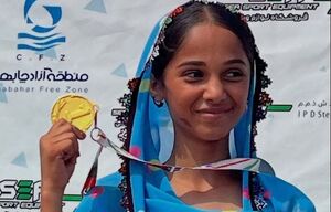 درخشش دختر بلوچ در مسابقات موج‌سواری بانوان ایران