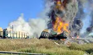 فیلم/ آتش‌سوزی مهیب در روسیه پس از خروج قطار حامل سوخت از ریل