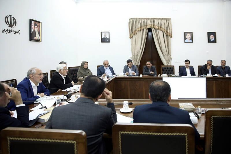 عارف: تامین انرژی بخش تولید، اولویت دولت است