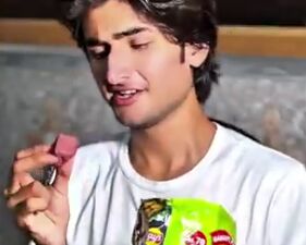 ویدئوی تأثیرگذار یک جوان هندی درباره تحریم کالاهای رژیم صهیونیستی