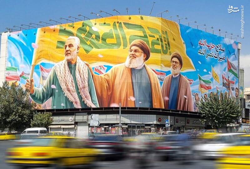 عکس/ پرچم‌داران مقاومت برروی دیوارنگاره میدان انقلاب تهران