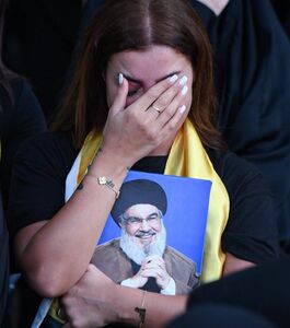 حامیان حزب‌الله دستبندهاشونم طرح سلاحه، بله!+ عکس