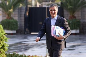 چرا نرخ ارز رسمی باید ثابت بماند؟/ یک خبر مهم اقتصادی درباره جنگ ۱۲ روزه