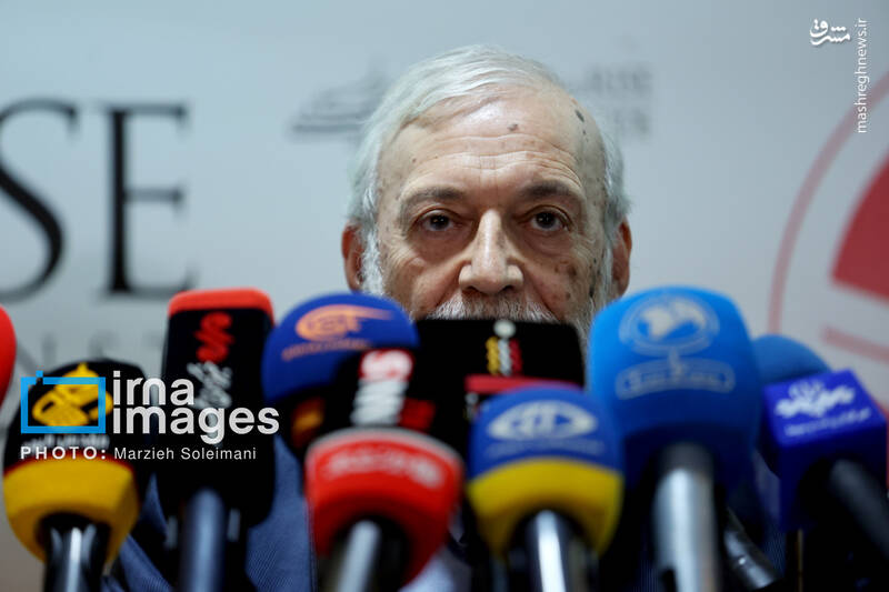 نشست خبری همایش بین‌المللی «خیزش فرزانگان در برابر خردکشی» صبح یکشنبه (۶ مهر ۱۴۰۴) با حضور «محمدجواد لاریجانی» رییس همایش و خبرنگاران رسانه های داخلی و خارجی در محل پژوهشگاه دانش‌های بنیادی برگزار شد.