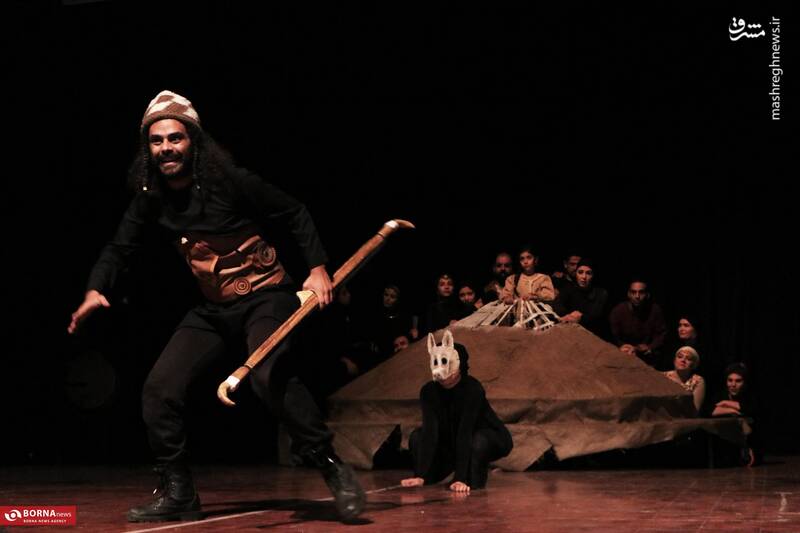 تئاتر داستان‌هایِ سرزمین مردمانِ خردمند به کارگردانی سعید چنگیزیان شهریور و مهر ۱۴۰۴ در تئاتر شهر فرهنگسرای کومش شهر سمنان روی صحنه است. این اثر نمایشی خرده قصه‌هایی از ۱۴ داستانِ حماسه‌ی شاهنامه فردوسی از جمله هوشنگ، ضحاک و فریدون، سام و زال و رودابه، تهمینه و سهراب و گردآفرید، سیاوش و کیکاووس و سودابه، اسفندیار، اشکبوس و بیژن و منیژه را نمایش می‌دهد.