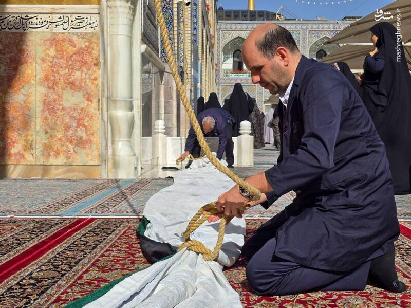 عکس / آماده سازی حرم رضوی برای ولادت امام عسکری (ع) 3