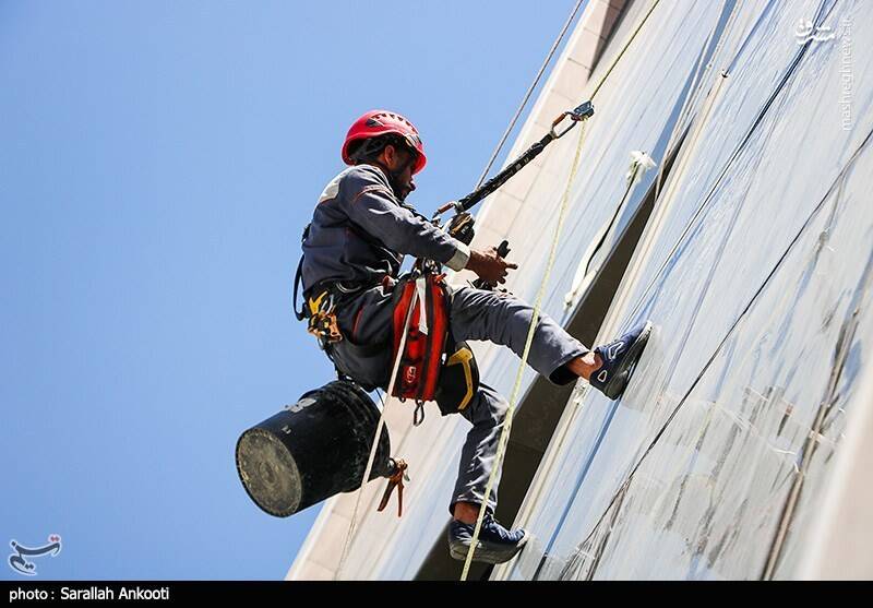 عکس/ کار در ارتفاع