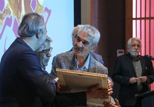 نشان درجه یک هنری به «جعفر دهقان» اهدا شد