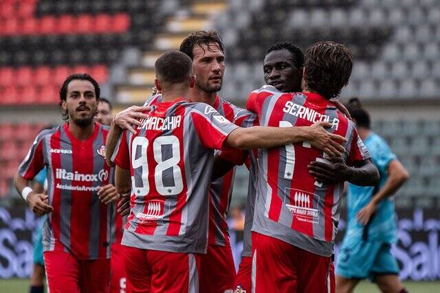 شکستناپذیران