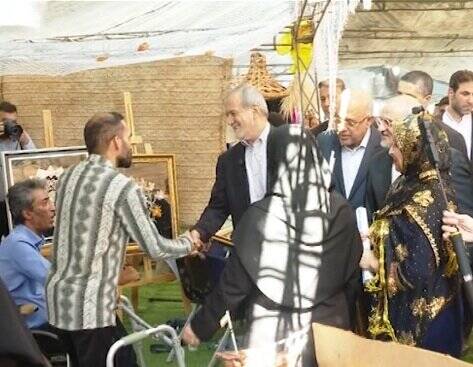 رئیس جمهور از نمایشگاه ظرفیتهای هرمزگان بازدید کرد 3