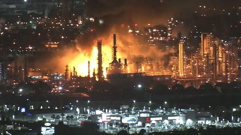 انفجار مهیب در تاسیسات نفتی آمریکا/ آیا «جنگ پالایشگاه‌ها» بین روسیه و ناتو کلید خورده است؟ +فیلم و عکس