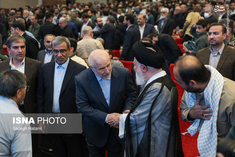 عکس / حضور قالیباف در اختتامیه کنگره ملی 18 هزار شهید استان خراسان رضوی 17