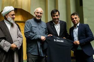 عکس / تجلیل از مدالآوران کشتی در مجلس