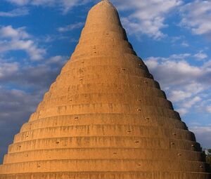 تصویری از یخچال ابرکوه؛ شاهکاری خشتی در دل کویر