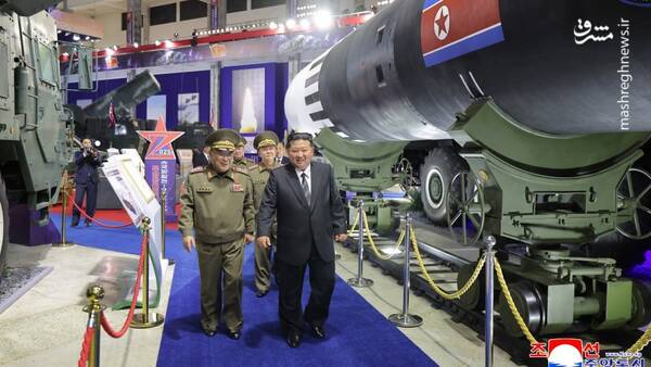 کیم از نسل جدید تسلیحات فوق مدرن کره شمالی رونمایی کرد+ عکس