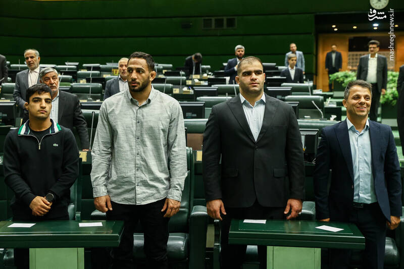 عکس / تجلیل از مدالآوران کشتی در مجلس 8