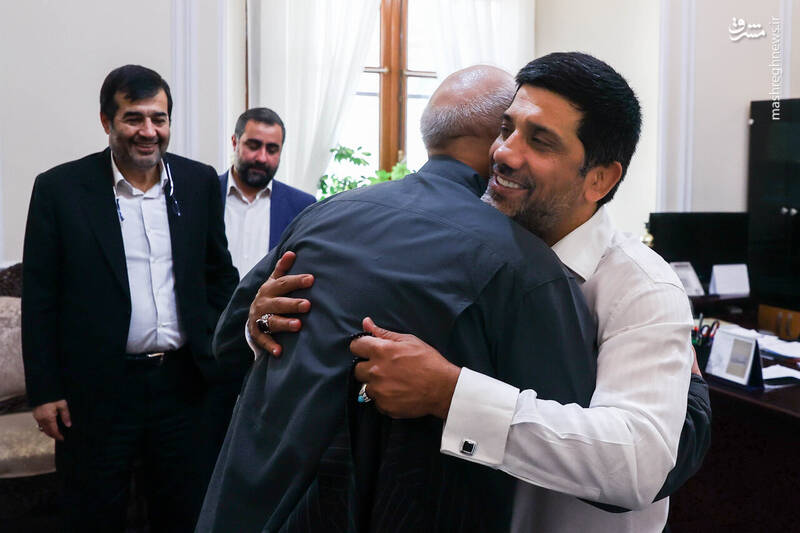 عکس / تجلیل از مدالآوران کشتی در مجلس 37