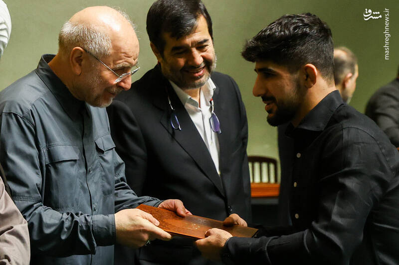 عکس / تجلیل از مدالآوران کشتی در مجلس 28