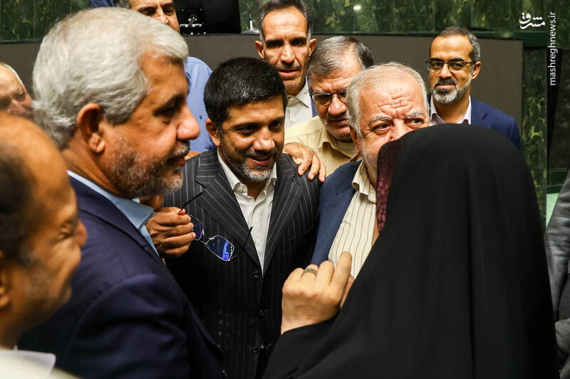 عکس / تجلیل از مدالآوران کشتی در مجلس 34