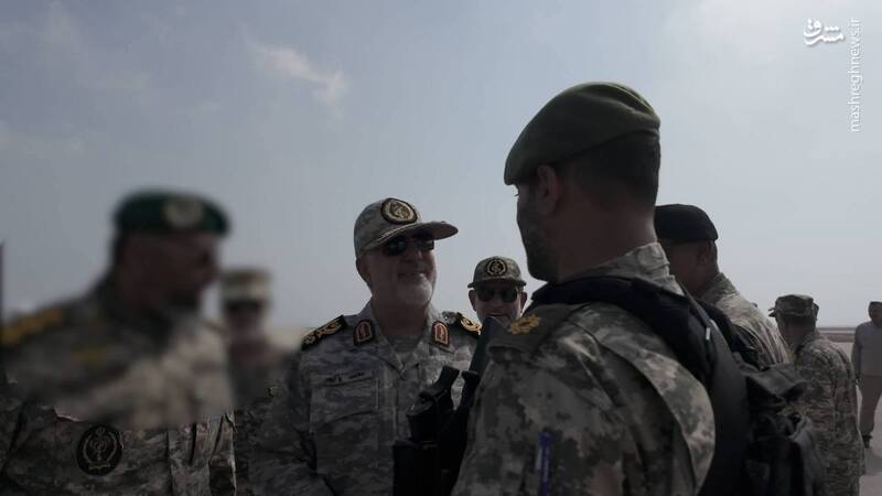 تصاویری از بازدید فرمانده کل سپاه از آمادگی رزم یگانهای عملیاتی جزایر خلیجفارس