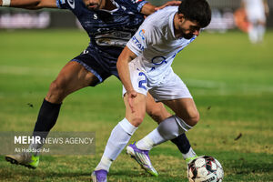 نکونام باید در استقلال میماند