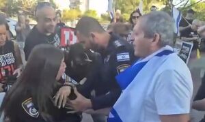 فیلم/ تظاهرات شهرک‌نشینان مقابل خانه‌ ۲۶ وزیر اسرائیلی