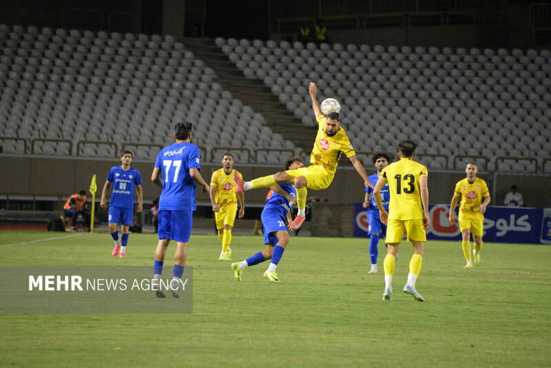 دلایل افت عجیب لیگ برتر/ حرکت فوتبال ایران به سمت منافع دلالها