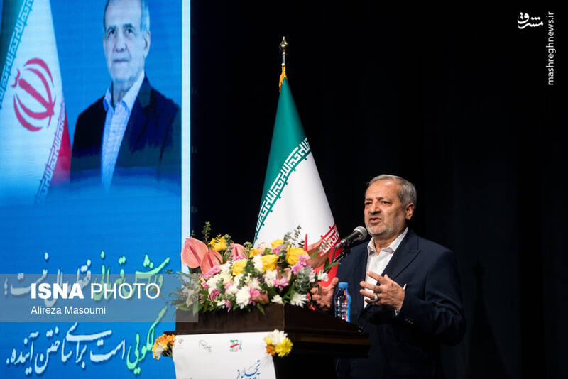 عکس / آیین تجلیل از مدال آوران ورزشی دانش آموزی 6