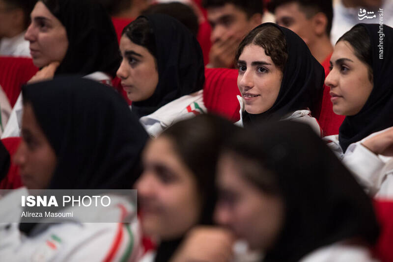 عکس / آیین تجلیل از مدال آوران ورزشی دانش آموزی 10