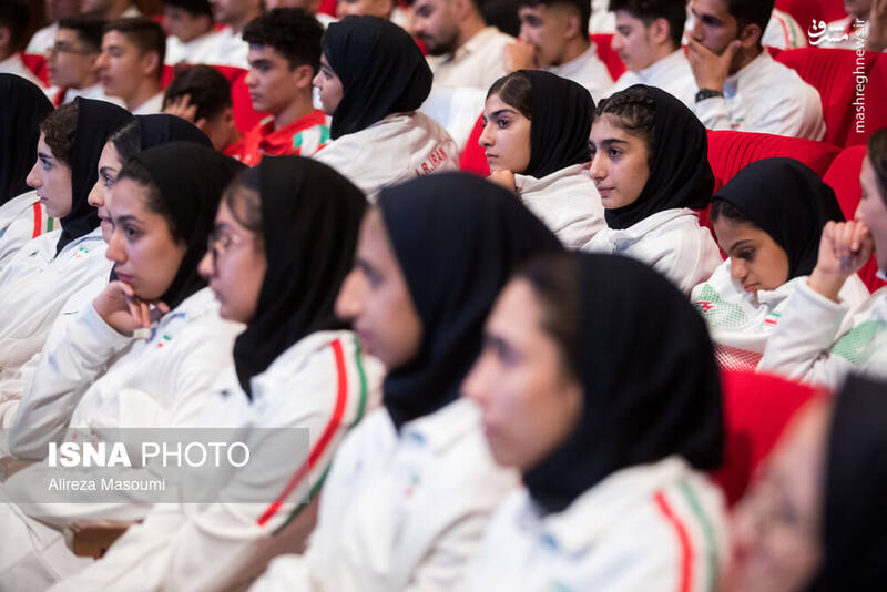 عکس / آیین تجلیل از مدال آوران ورزشی دانش آموزی 7