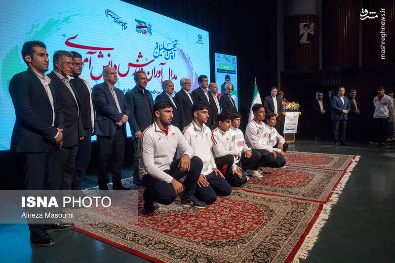 عکس / آیین تجلیل از مدال آوران ورزشی دانش آموزی 21