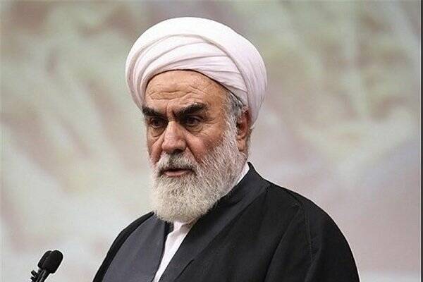 رهبر انقلاب پرچم مقاومت در برابر طاغوت را در دست دارند