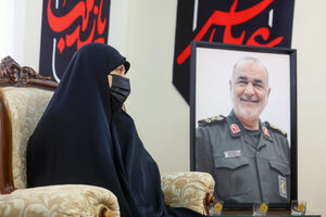 دختر شهید سلامی: پدرم برای هشدار دادن به همسایه‌ها به منزل سر زدند