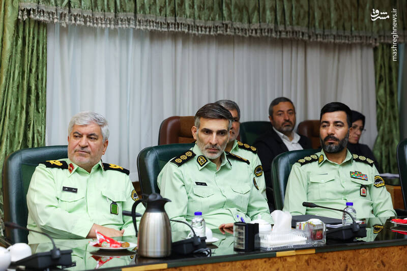 عکس / حضور رئیس جمهور در ستاد فرماندهی فراجا 10