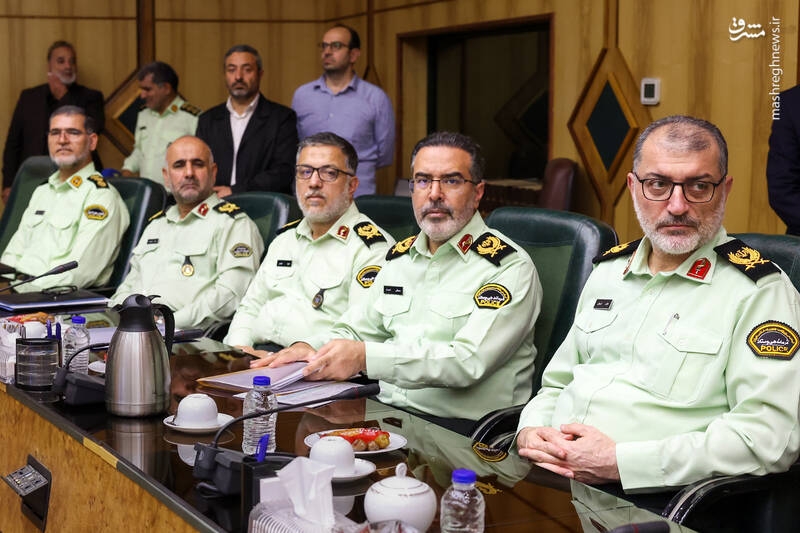 عکس / حضور رئیس جمهور در ستاد فرماندهی فراجا 7