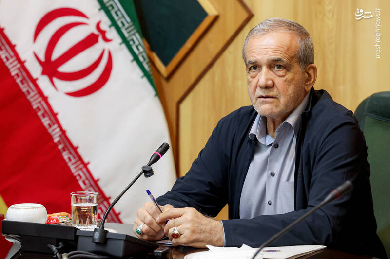عکس / حضور رئیس جمهور در ستاد فرماندهی فراجا 4