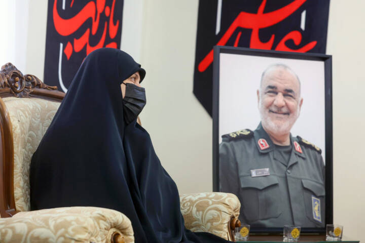 نيامدند
