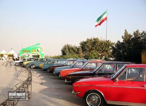 نمایش خودروی نوستالژیک ایرانی در برج میلاد + عکس