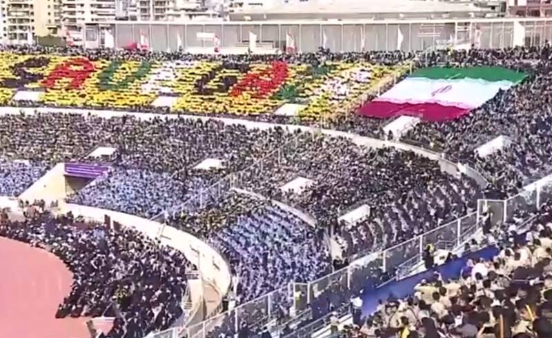  برافراشته شدن پرچم ایران در ورزشگاه کمیل شمعون بیروت