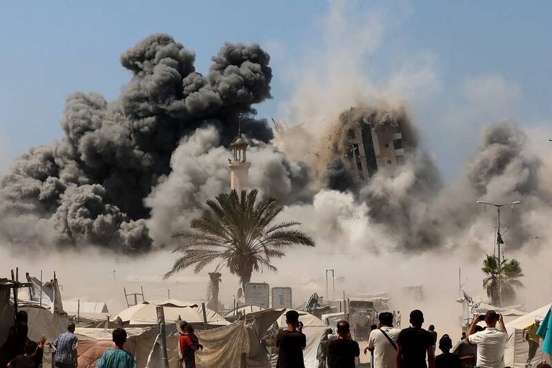 نقض گسترده آتشبس با حملات شدید به رفح و خانیونس/ آنروا: رژیم صهیونیستی در ورود کمکها به غزه کارشکنی میکند/ فعالیتهای ضد تروریستی جنبش حماس در غزه