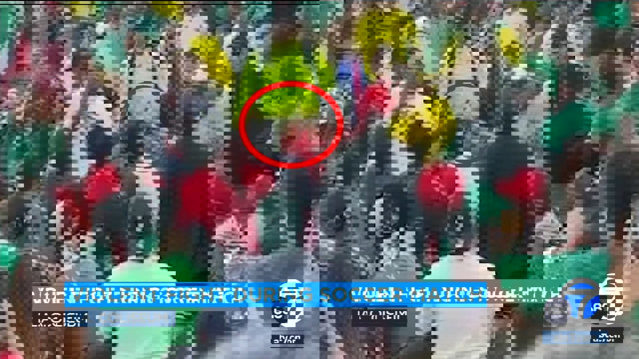 بازی مکزیک و کلمبیا میدان جنگ شد! +عکس