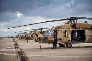 استقرار بالگردهای اسرائیلی برای انتقال اسرای صهیونیست +فیلم