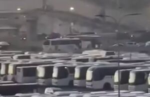 فیلم/ حرکت اتوبوس‌های حامل اسرای فلسطینی از زندان "عوفر"