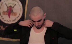 لحظات آماده‌سازی اسیر اسرائیلی قبل‌از تحویل