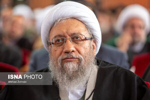 آملی‌لاریجانی: ترامپ درباره ایران هذیان می‌گوید