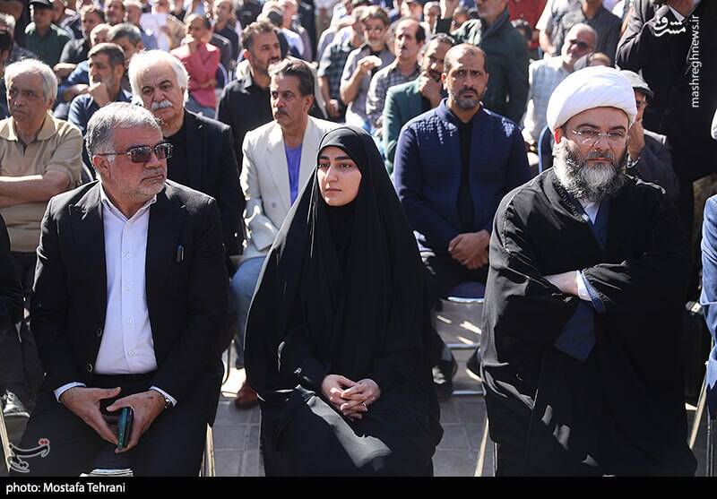 عکس / حضور چهرهها در مراسم تشییع پیکر محمد کاسبی 20