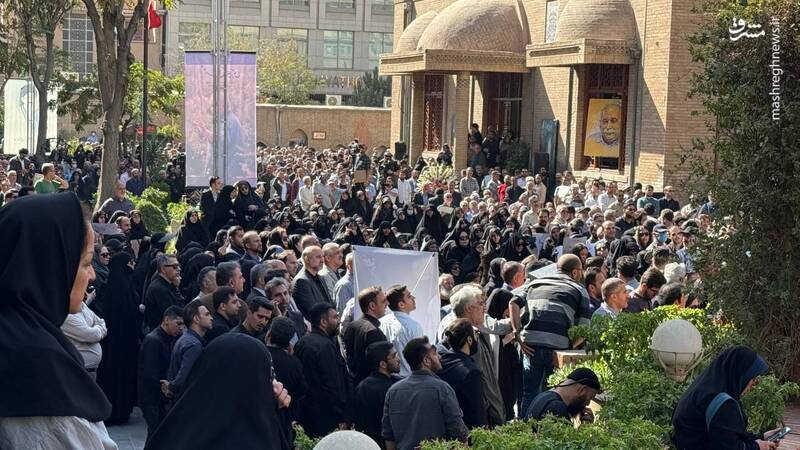 عکس / حضور چهرهها در مراسم تشییع پیکر محمد کاسبی 43