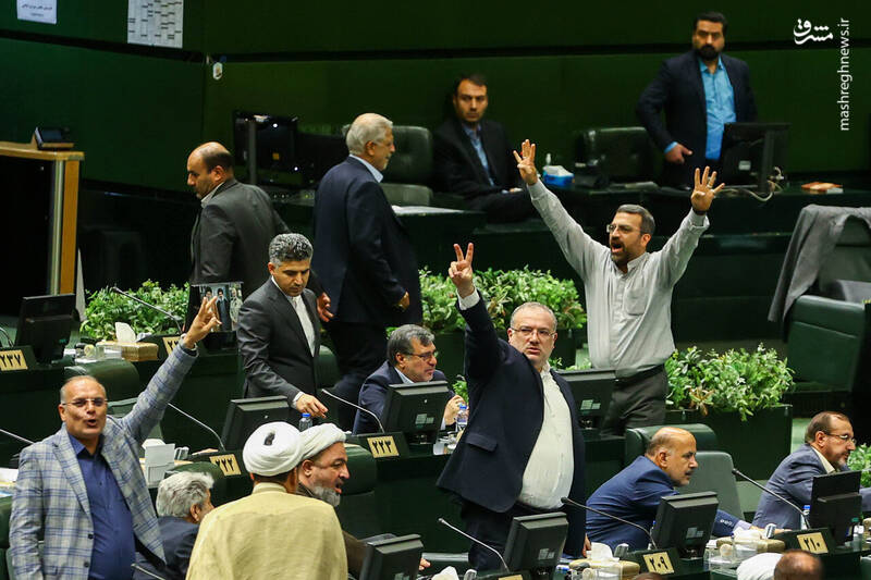 عکس / صحن علنی مجلس سه‌شنبه 22 مهر 14